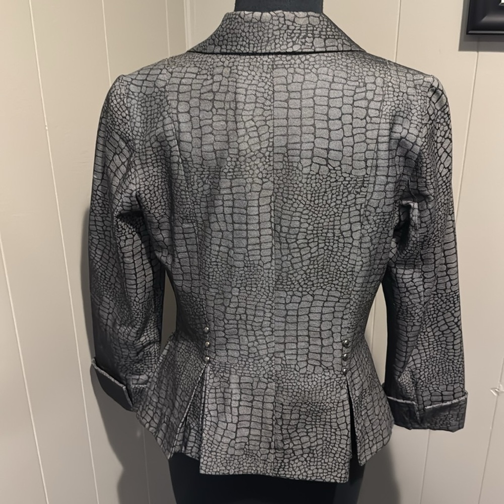 Isabel gray/black metallic croc print studs pleated peplum lined jacket. Small - Picture 5 of 8